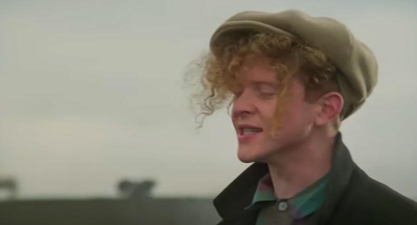 Simply Red - Holding Back The Years - Official Music Video